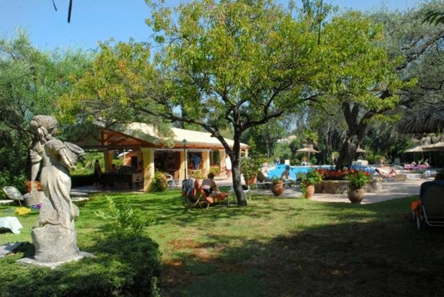 Spiti Prifti Apartments Гувия Екстериор снимка